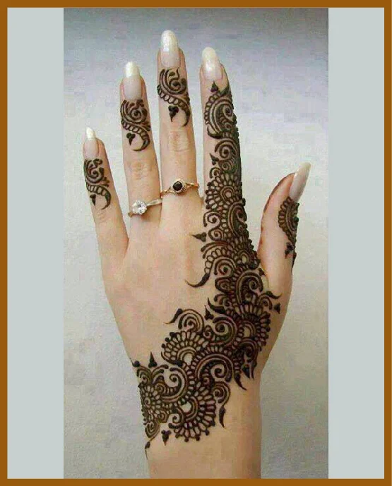 Overlapping Net Mehndi In Simple Back Hand Design